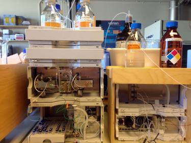 A scientific contraption used for liquid chromatography